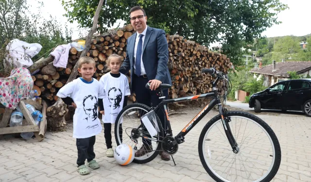 Bursa Nilüfer'den minik Hamza’ya bisiklet sürprizi