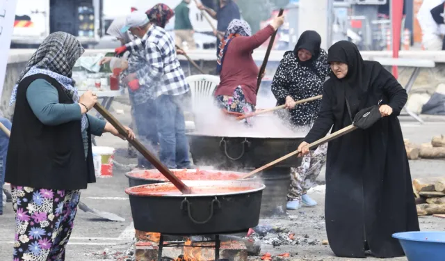 Bursa Osmangazi Belediyesi’nden vatandaşlara salça desteği