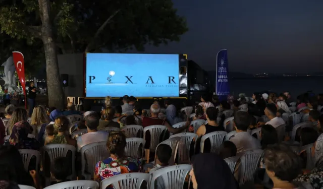 Bursa'da yıldızlar altında sineme keyfi