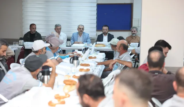 Çayırova'da Başkan Çiftçi, temizlik personellerini mesaiye uğurladı