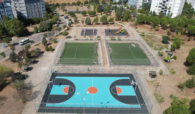 Çayırova'daki Gençlik Parkı’nın sahalarına yenileme
