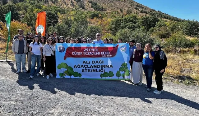 Dünya Eczacılar Günü'nde Ali Dağı'na fidan ektiler