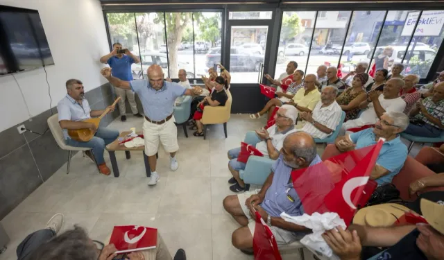 Emekli Evi’nde Zafer Bayramı türküleri yankılandı