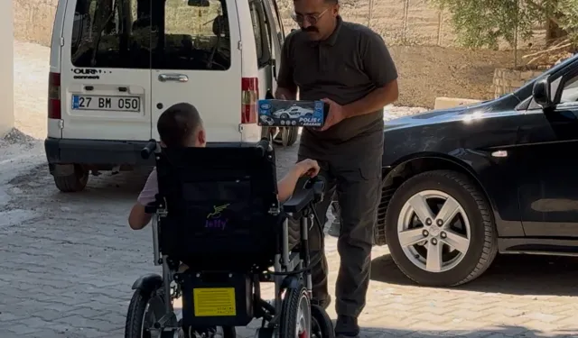 Engelli sandalyesine kavuşan Hüseyin: Ben de Mustafa Şahin amcam gibi polis olacağım