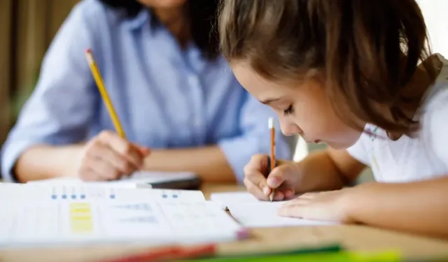 Ev ödevleri gelişime katkı sağlıyor ama dengeli olmalı!