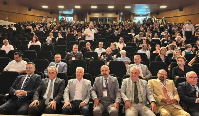 ISNITE 2025 Bursa'da başladı... Öğretmen eğitimine yeni yaklaşımlar ele alnıyor