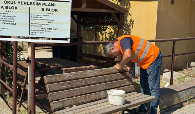 İzmir Çiğli’de okul bahçeleri yeni dönem öncesi yenilendi