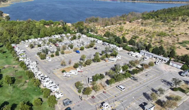 İzmir'de karavancıların tercihi İnciraltı oldu