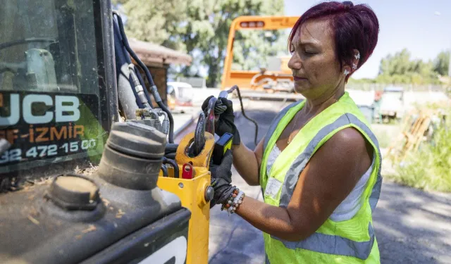 İzmir'in kadın çekici operatörü tabuları yıktı