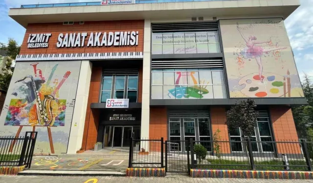 İzmit Belediyesi Sanat Akademisi’nde tiyatro heyecanı başlıyor