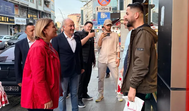 İzmit'te Başkan Hürriyet güne emekçilerle başladı