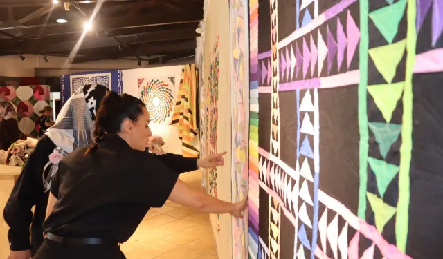 İzmit'te ‘Kumaşların Aşkı’ sergisi 41 eserle açıldı
