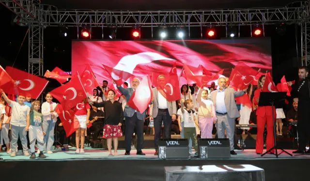 Kayseri Talas'ta Zafer Haftası türkülerle şenlendi