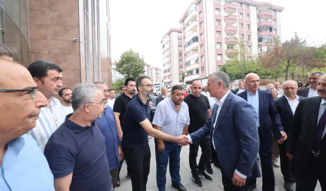 Kocaeli Büyükşehir Başkanı Büyükakın, Gebzeli servisçilerle buluştu