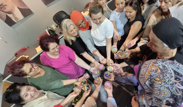 Kocaeli Gölcük'te kadınlar kendi mumlarını tasarladı