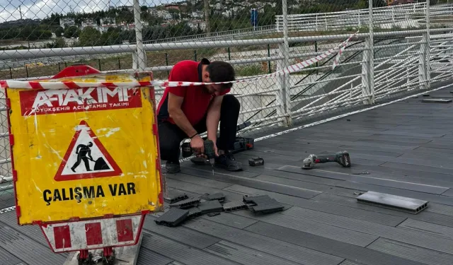 Kocaeli Şehir Hastanesi üst geçidinde hummalı çalışma
