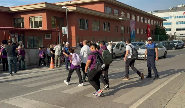 Kocaeli zabıtası öğrencilere kol kanat gerdi