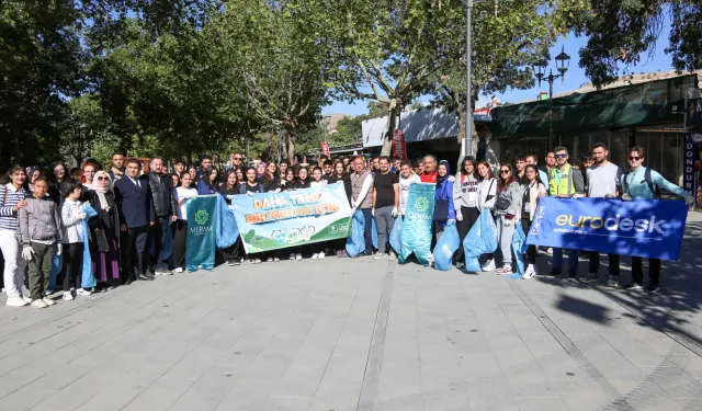 Konya Meram’da çevre farkındalığı yürüyüşü