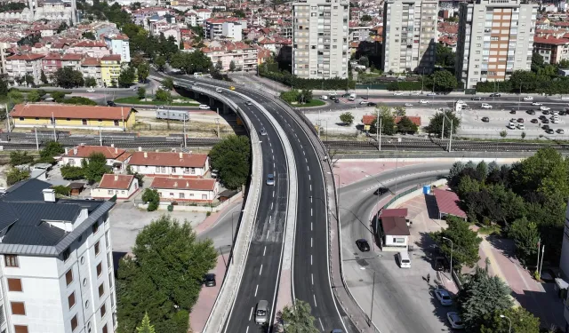 Konya'da Ahmet Öksüz Üst Geçidi’niN asfaltı yenilendi
