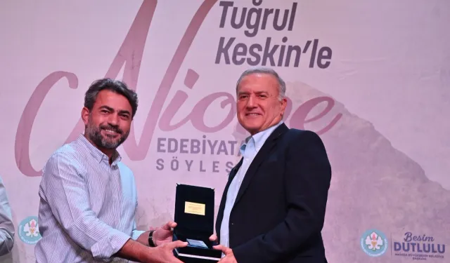 Manisa'da Murathan Mungan Manisa’da sanatseverlerle buluştu