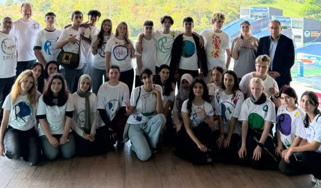 Misafir gençler Sakarya’da ‘yeşil gelecek’ için pedal çevirdi