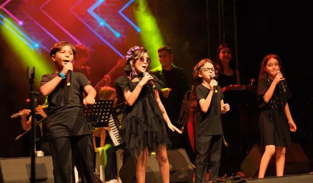 MOD10 gençlik orkestrası’ndan Ayvalık’ta kurtuluş coşkusu