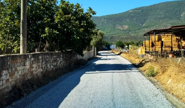 Muğla Milas'ta yol yapım seferberliği sürüyor