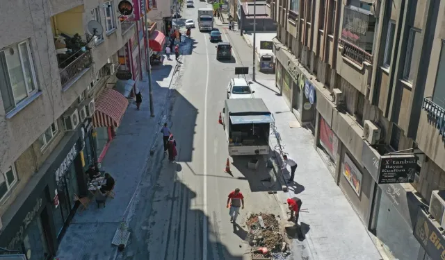 Ordu Ünye Saray Caddesi’nde kaldırımlar yenileniyor