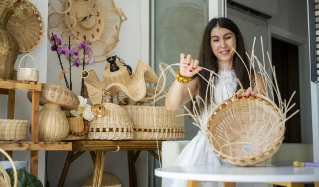 Rattan dokumayla hayatını değiştirdi