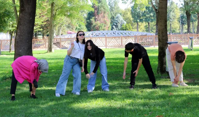 Sakarya'da gençler ve büyükler aynı parkta