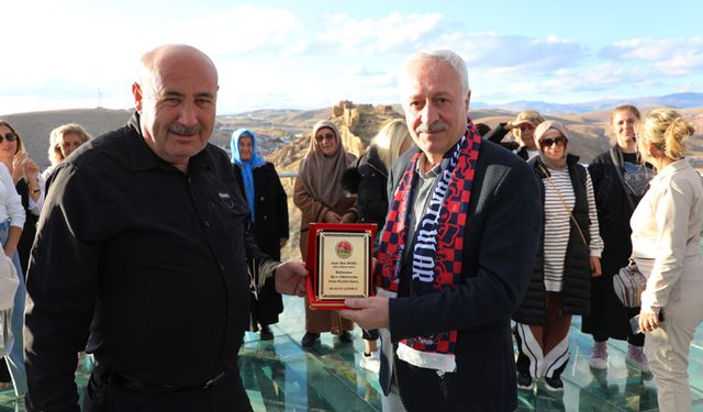 Bayburt'u hiç görmeyen Bayburtlular baba ocağını ziyaret ettiler