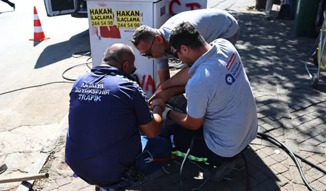 Antalya Büyükşehir sinyalizasyon alt yapısını yeniliyor