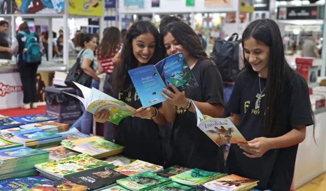 Antalya Kitap Fuarı’na öğrencilerden yoğun ilgi