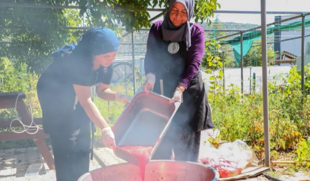 Antalya'da kışlık ürünler raflarda yerini aldı