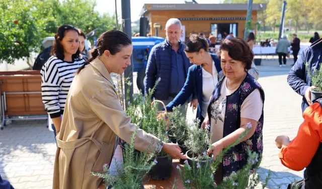 Başkan Sengel, kadın üreticilerle Efes Tarlası’nda buluştu
