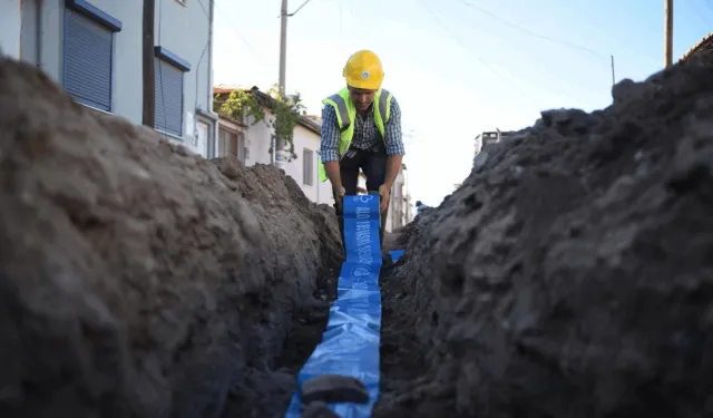 BASKİ vatandaşı 60 yıllık içme suyu hatlarından kurtardı