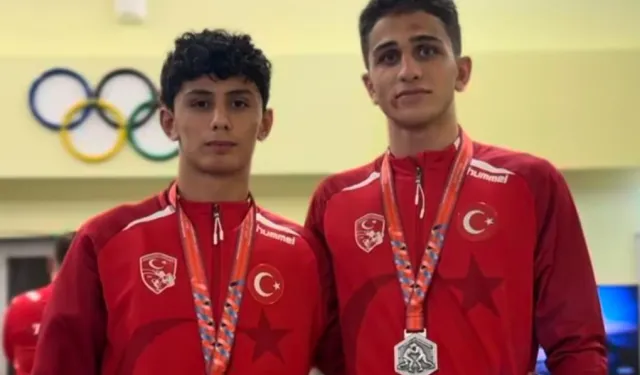 Bursa Büyükşehirli güreşçilerden iki madalya