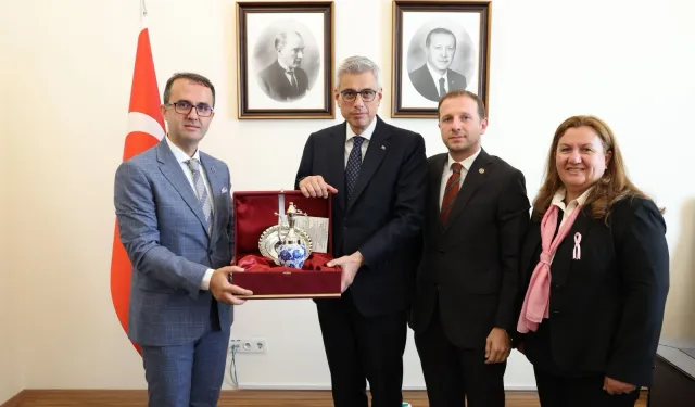 Bursa Kanserle Savaş Derneği’nden Bakan Memişoğlu’na ziyaret