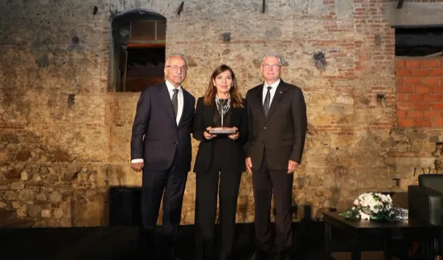 Bursa Mudanya Altan Öymen'i unutmadı