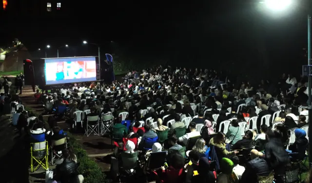 Bursa'da açık havada sinema keyfi