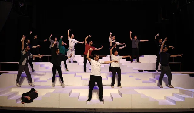 Bursa'da Nilüfer Kent Tiyatrosu'ndan 'Lüküs Hayat'