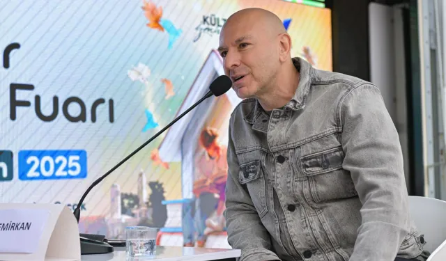 Demir Demirkan İzmir'de bu kez edebiyat sahnesinde buluştu