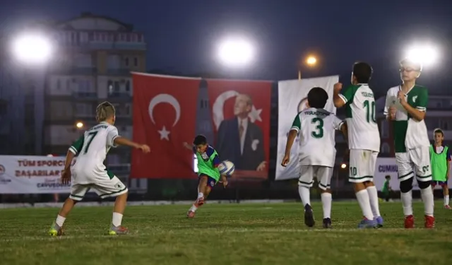 Denizli'de Gençler “Cumhuriyet” için sahaya çıktı