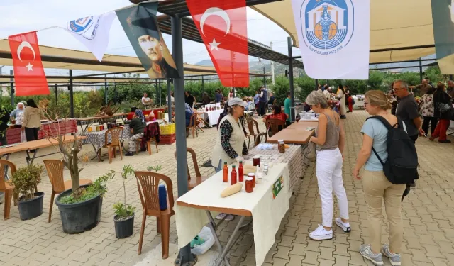 Efes Tarlası Yaşam Köyü’nde Üretici Pazarı açıldı