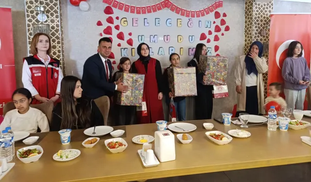 Erzurum'da 'Geleceğin Umudu Kızlarımız' ile kız çocuklarına destek