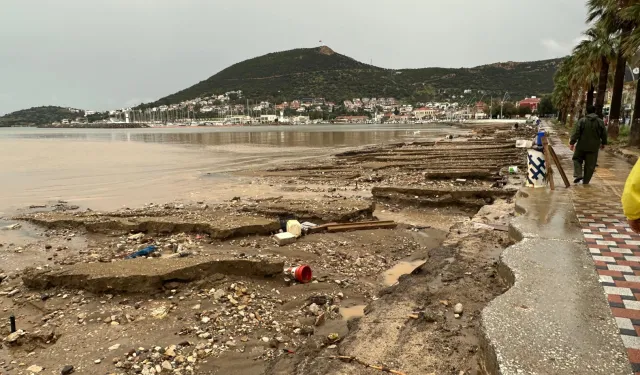 Foça’da sel felaketi sonrası yaraların sarılması için seferberlik başladı... Kayıp kişi halen aranıyor!