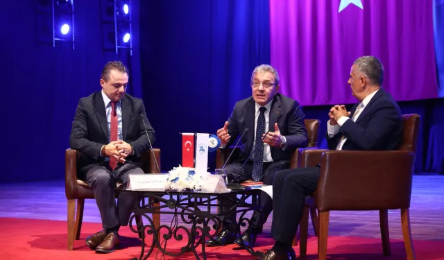 Gazeteci Çelik Türkiye'nin konumunu DEÜ'de değerlendirdi