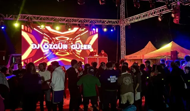 Gençler İzmir Foça kampında gönüllerince eğlendi