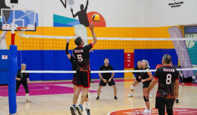 İstanbul Beylikdüzü'nde 'Atatürk Kupası Voleybol Turnuvası' başladı