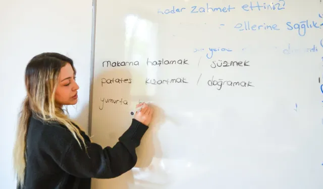 İstanbul Beylikdüzü'nde  yabancılara 'Türkçe' dersi